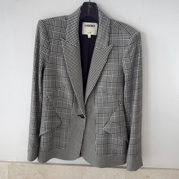 L’AGENCE- Plaid blazer, size4. Soft fabric, worn once for a picture! Like new! 🤩 - Picture 1 of 5